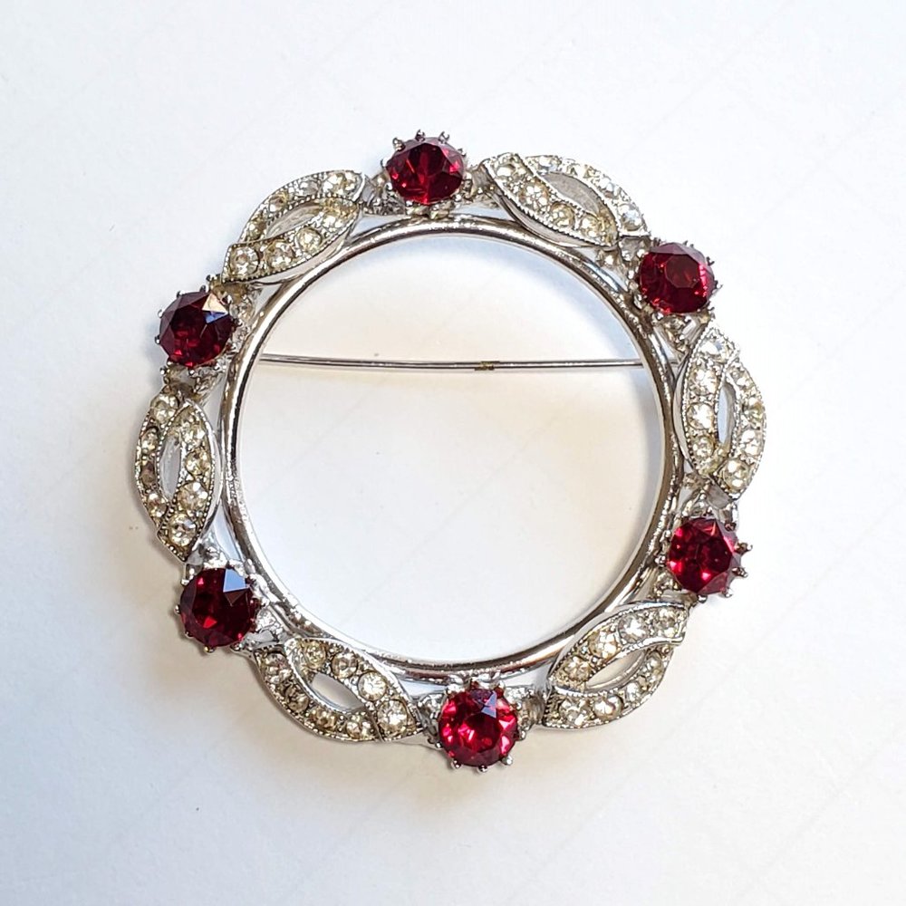 Vintage ORA Circle Wreath Brooch